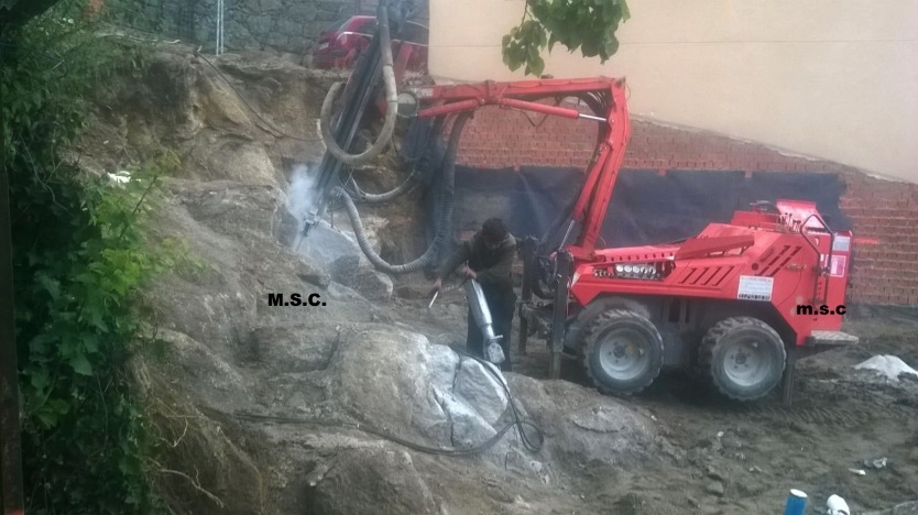 demolición de piedras en parcelas para sotanos