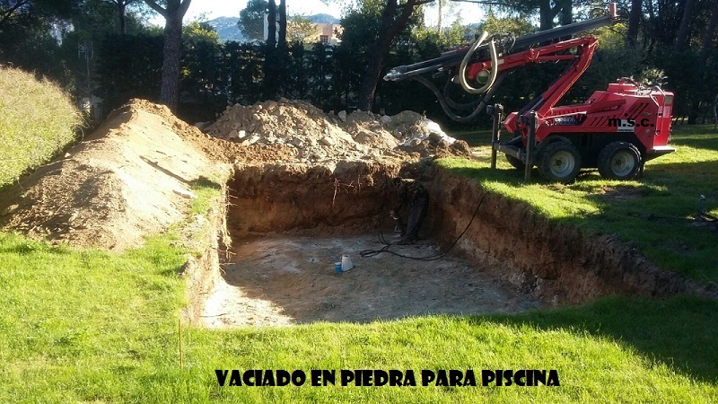 excavacion y rotura de piedras en piedras para piscinas